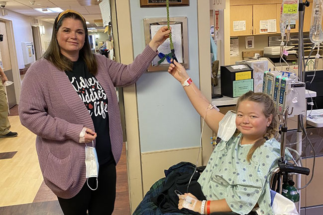 Catherine Rea ringing the bell at the end of her treatment. 